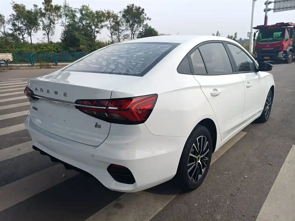 Roewe i5