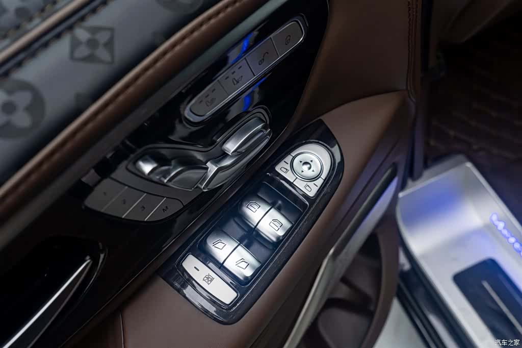 Mercedes-Benz VI, 2019 24