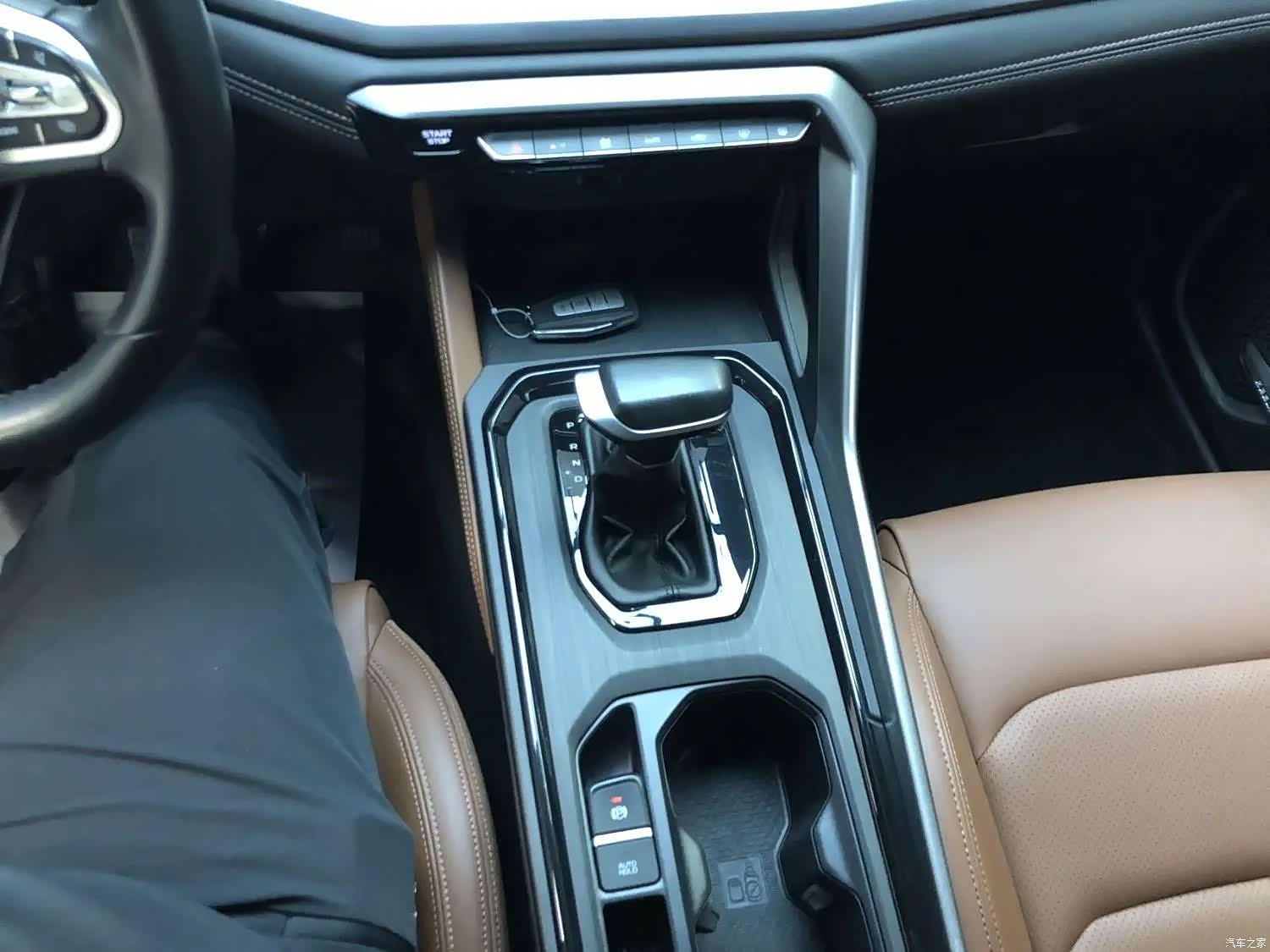 Geely X6, 2022 17
