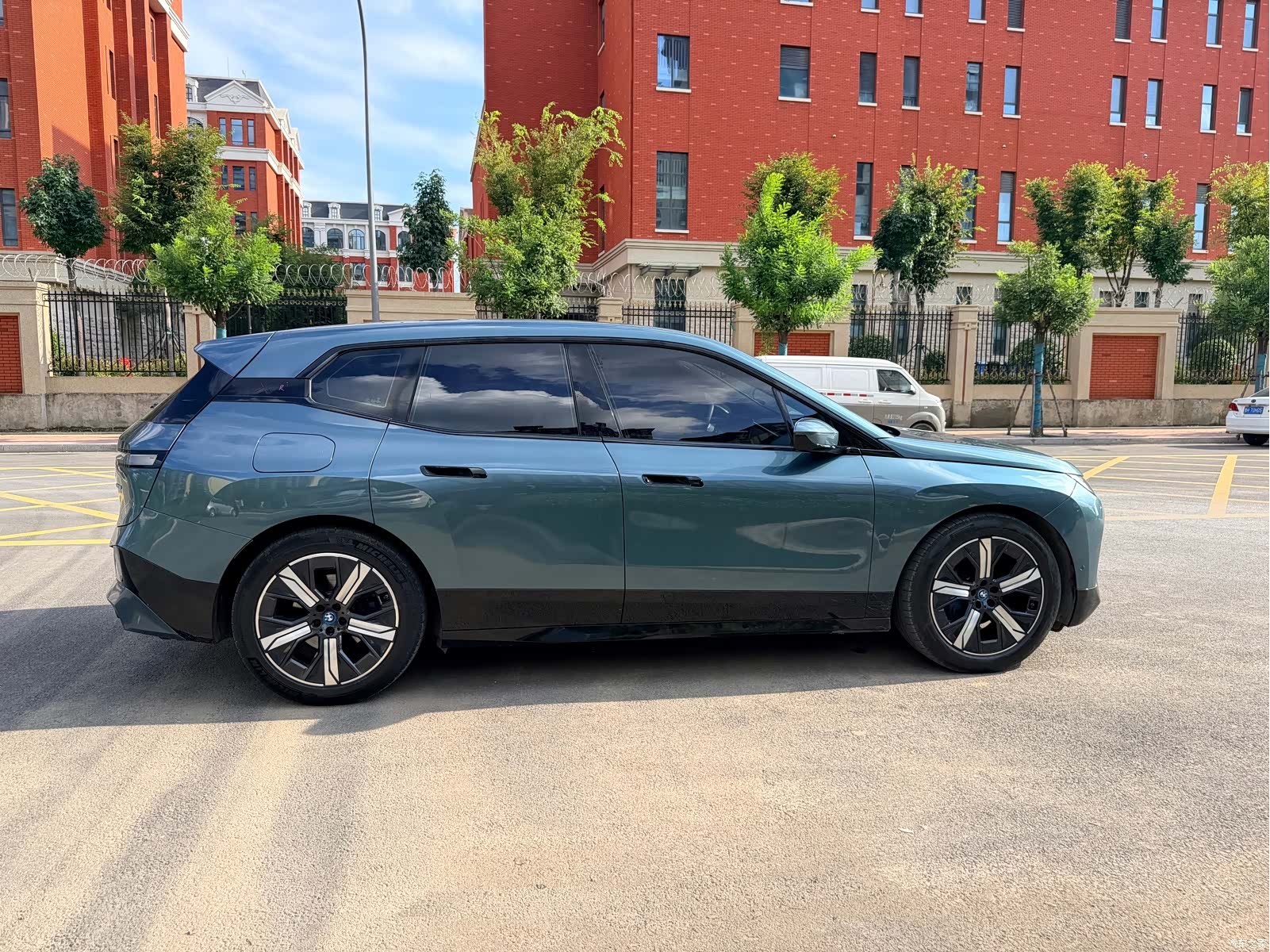 BMW iX, 2023 4