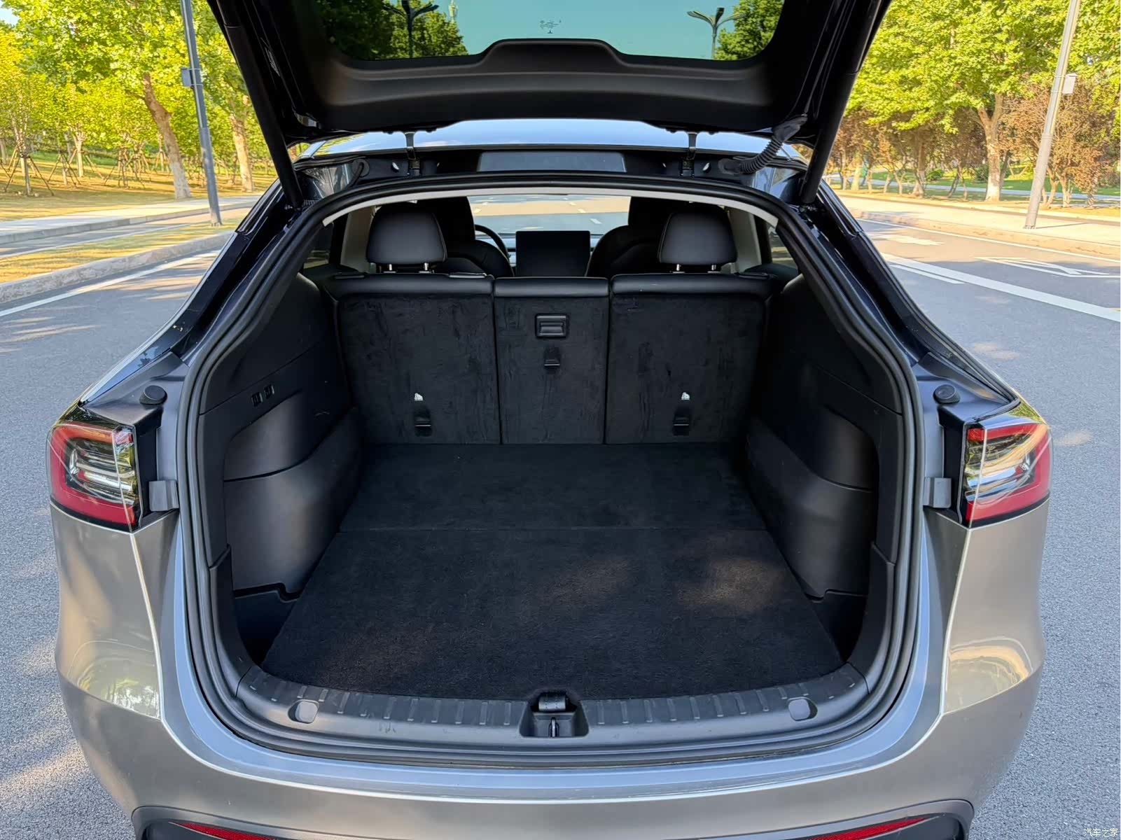 Tesla Model Y, 2024 9