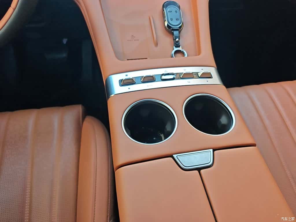 Jetour L7, 2026 14