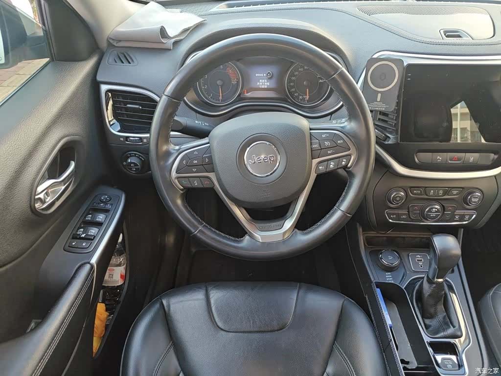 Jeep Cherokee, 2019 3