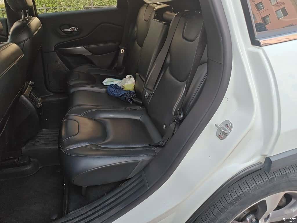 Jeep Cherokee, 2019 15