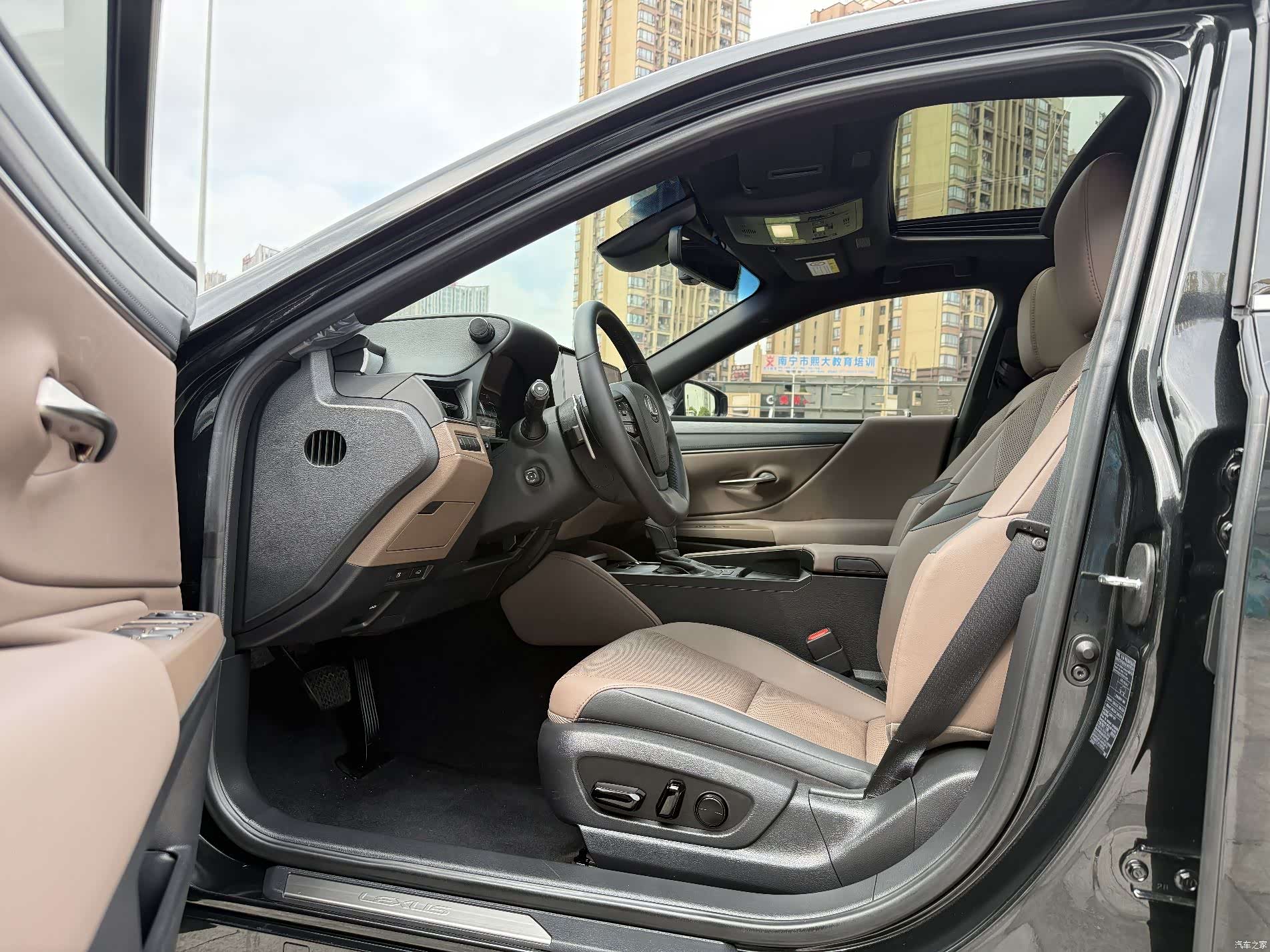 Lexus ES, 2025 все фото