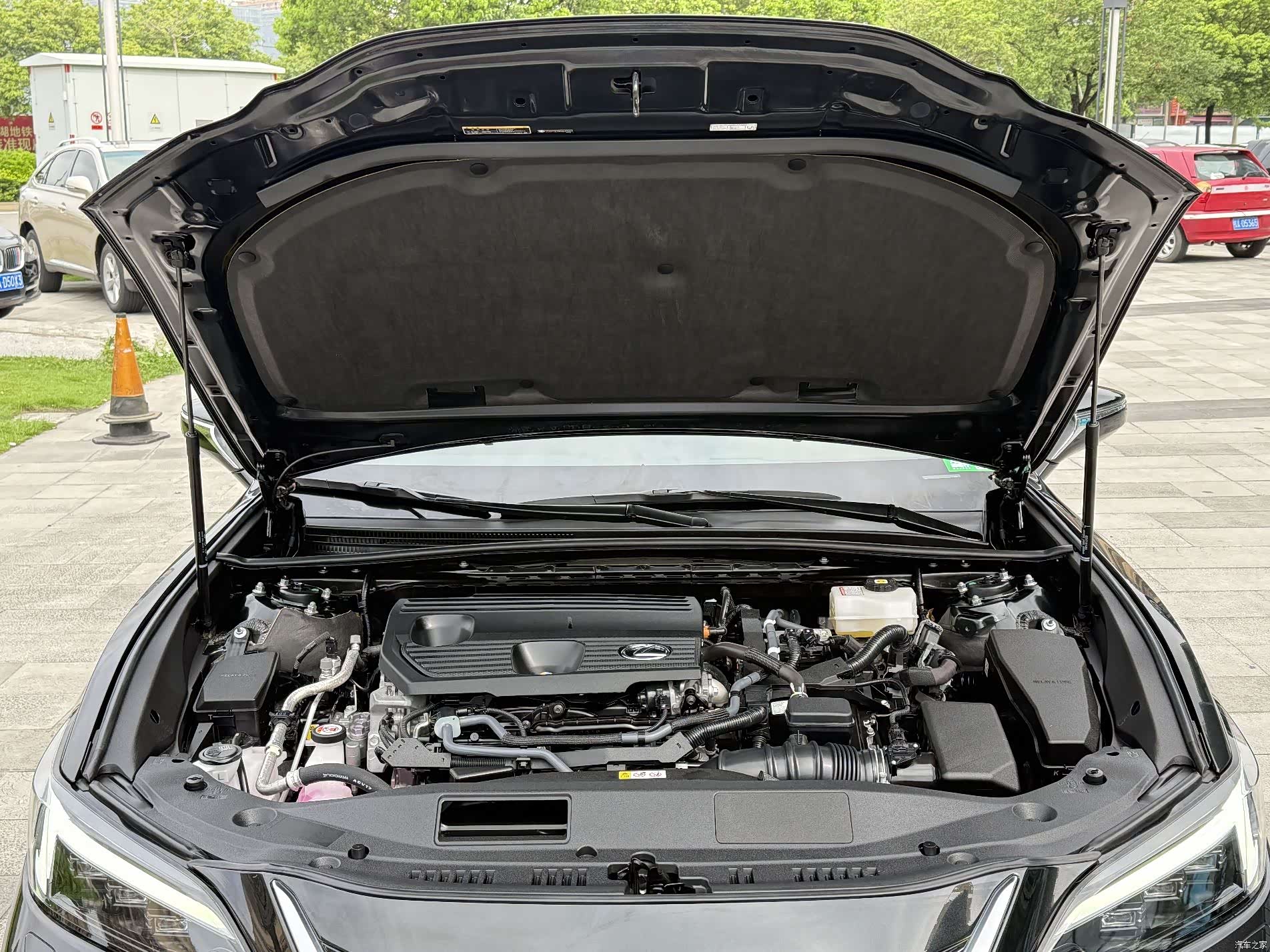 Lexus ES, 2025 20