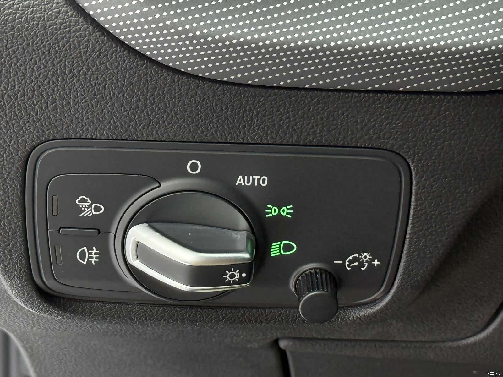 Audi Q2L, 2023 19
