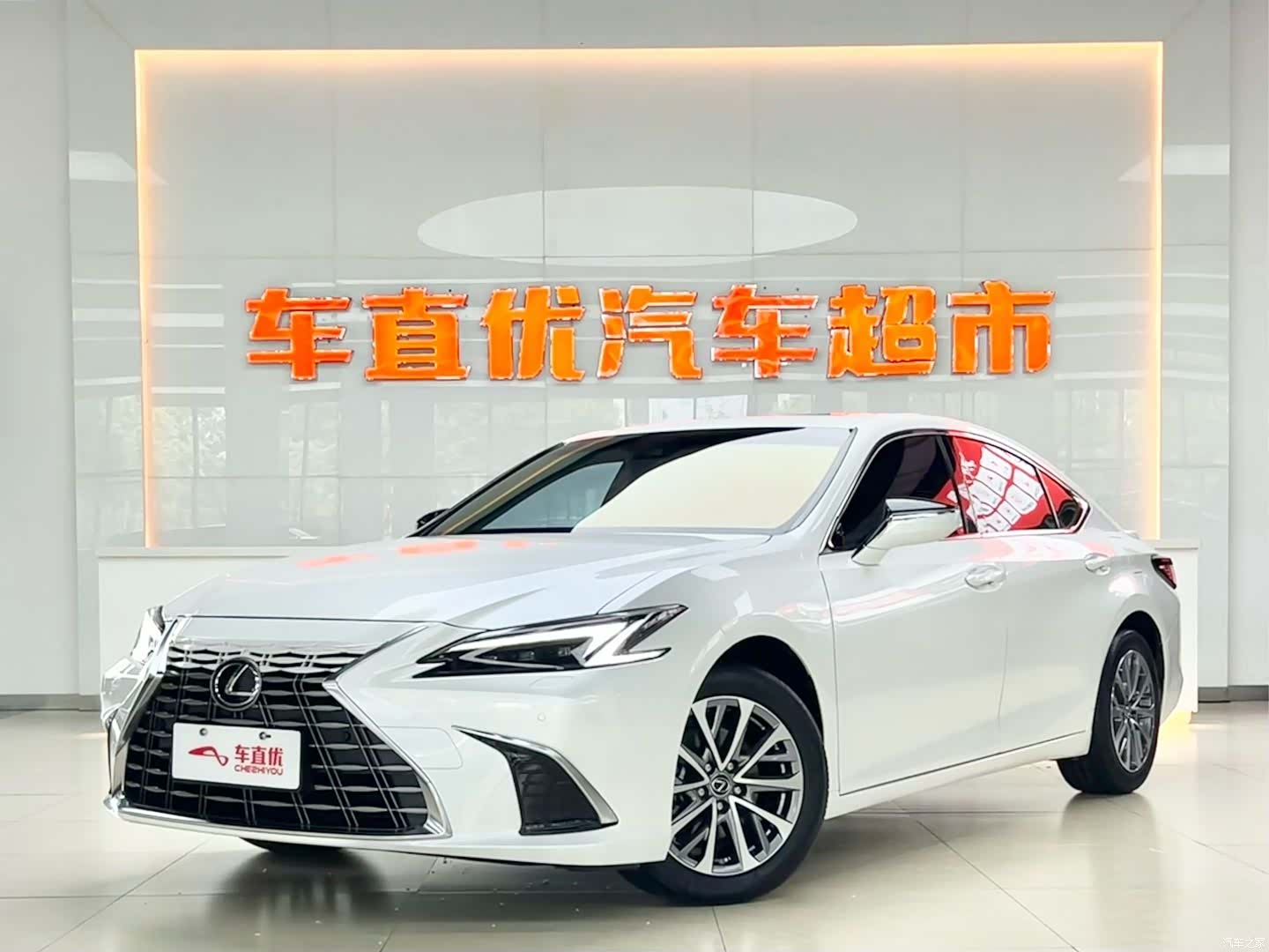 Lexus ES, 2025 1