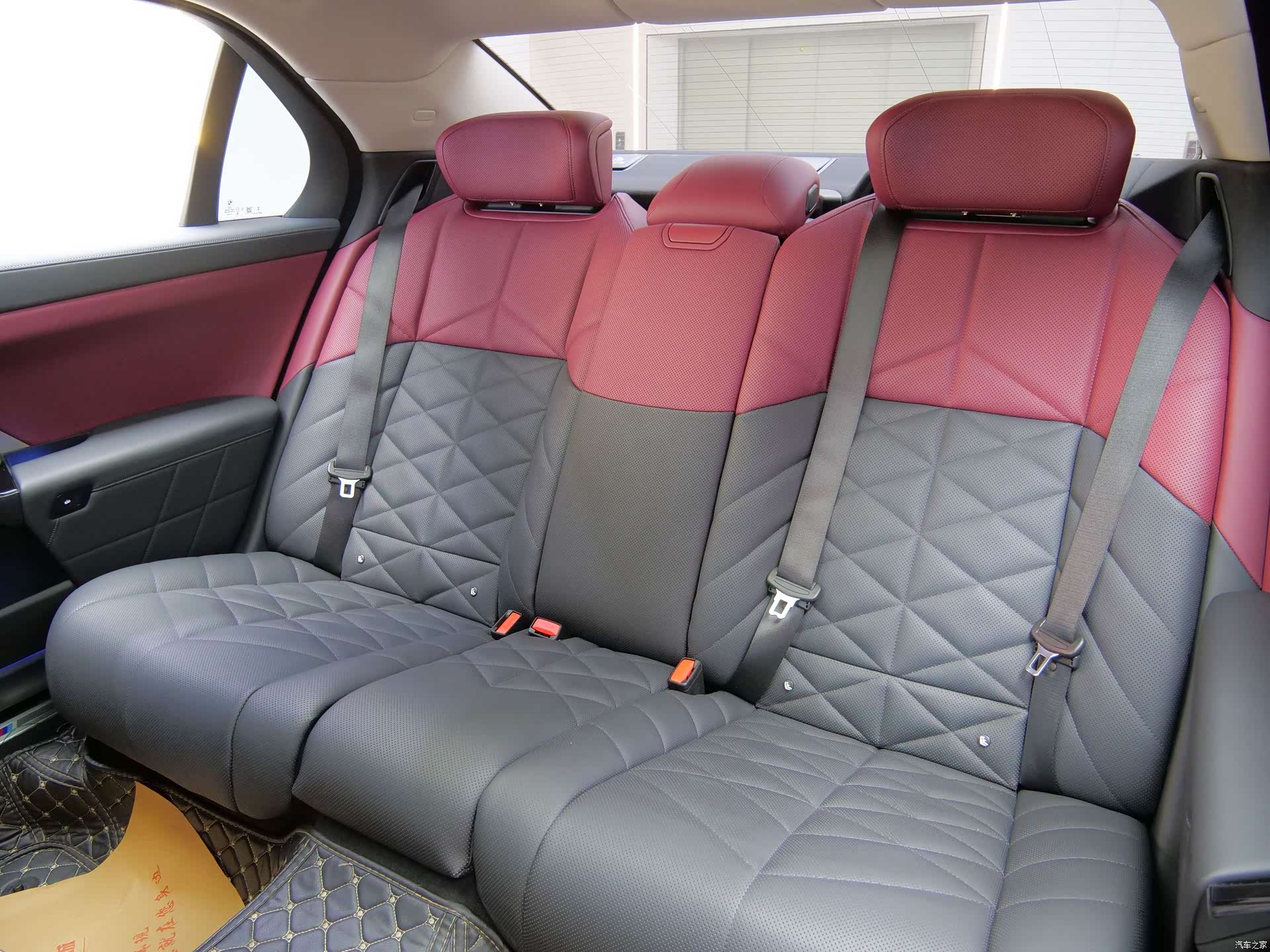 BMW 7 Series, 2024 10