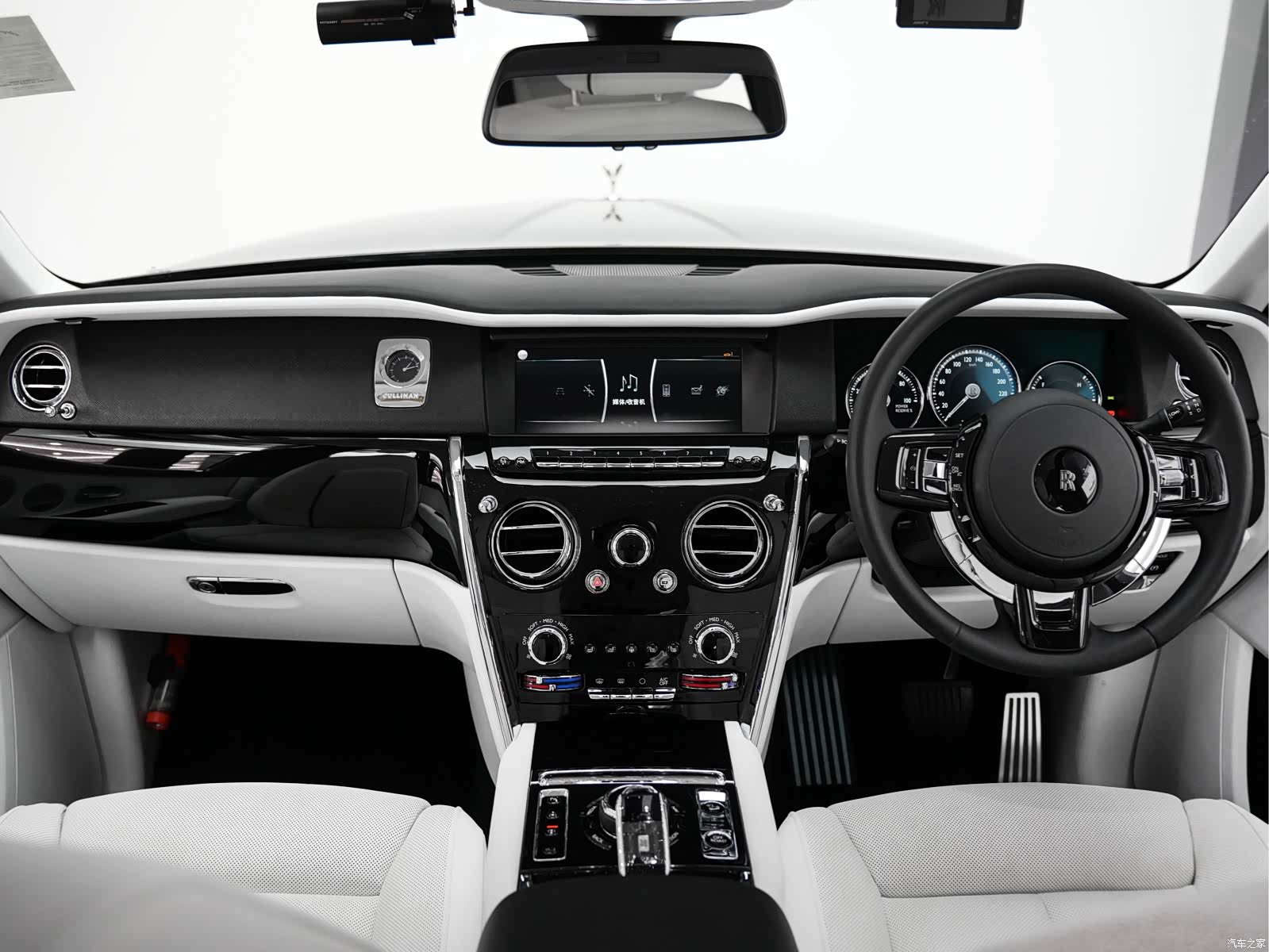 Rolls-Royce Cullinan, 2025 14