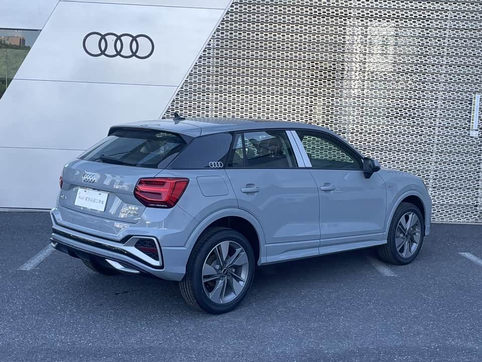 Audi Q2L