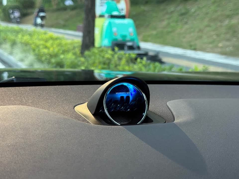 AITO Ask the world M7