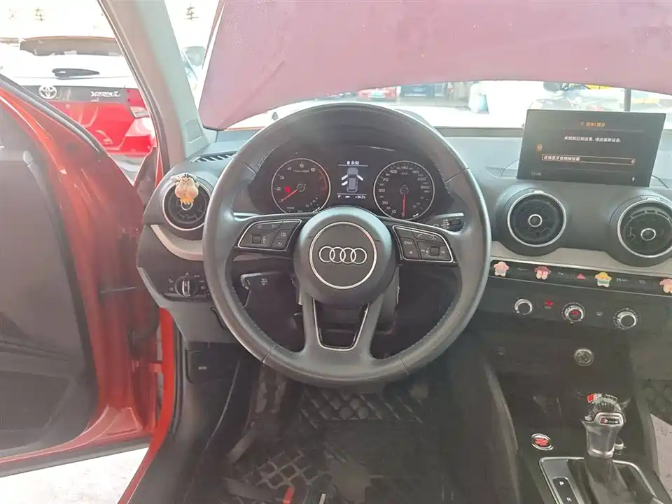 Audi Q2L