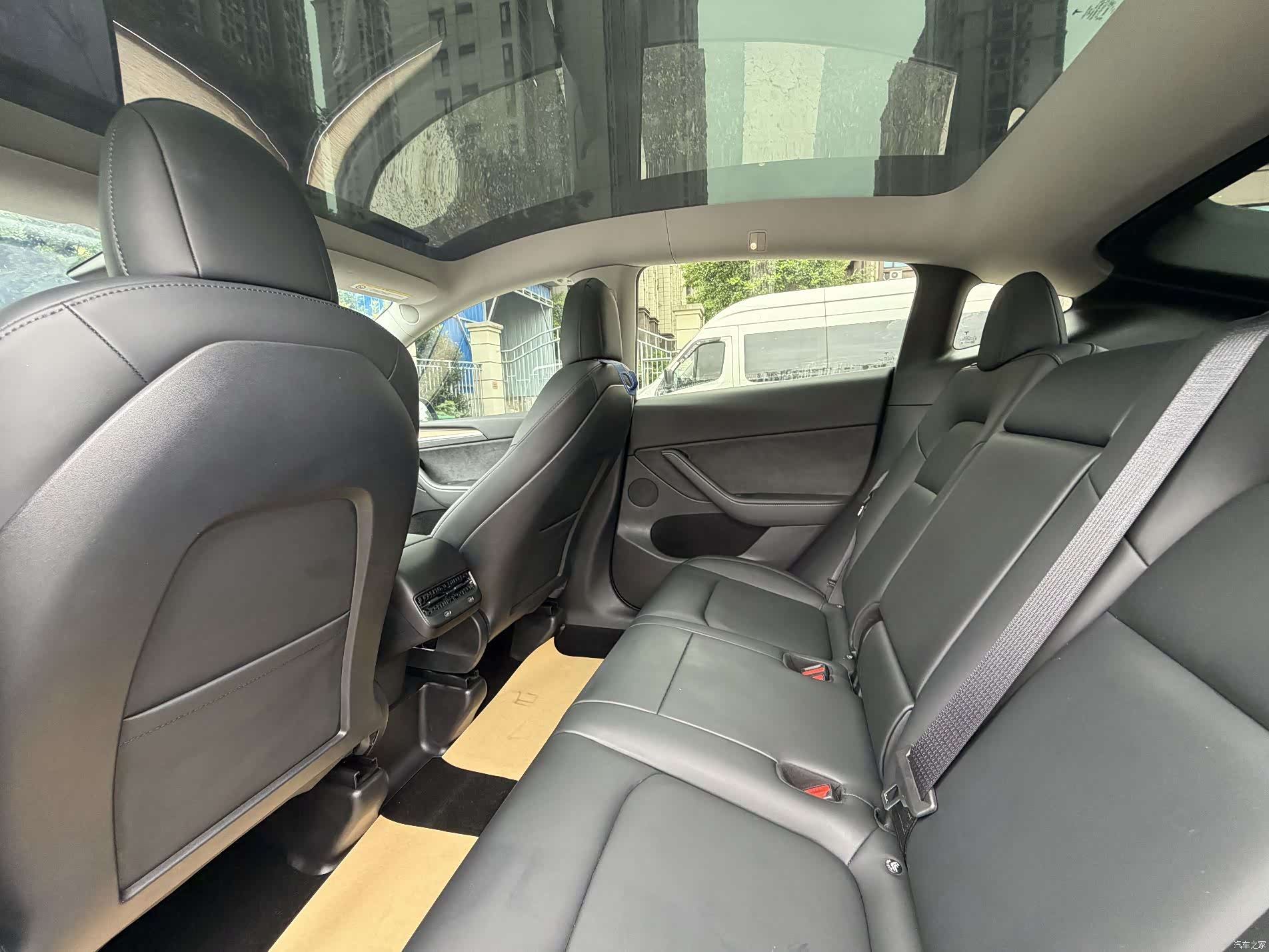 Tesla Model Y, 2021 все фото