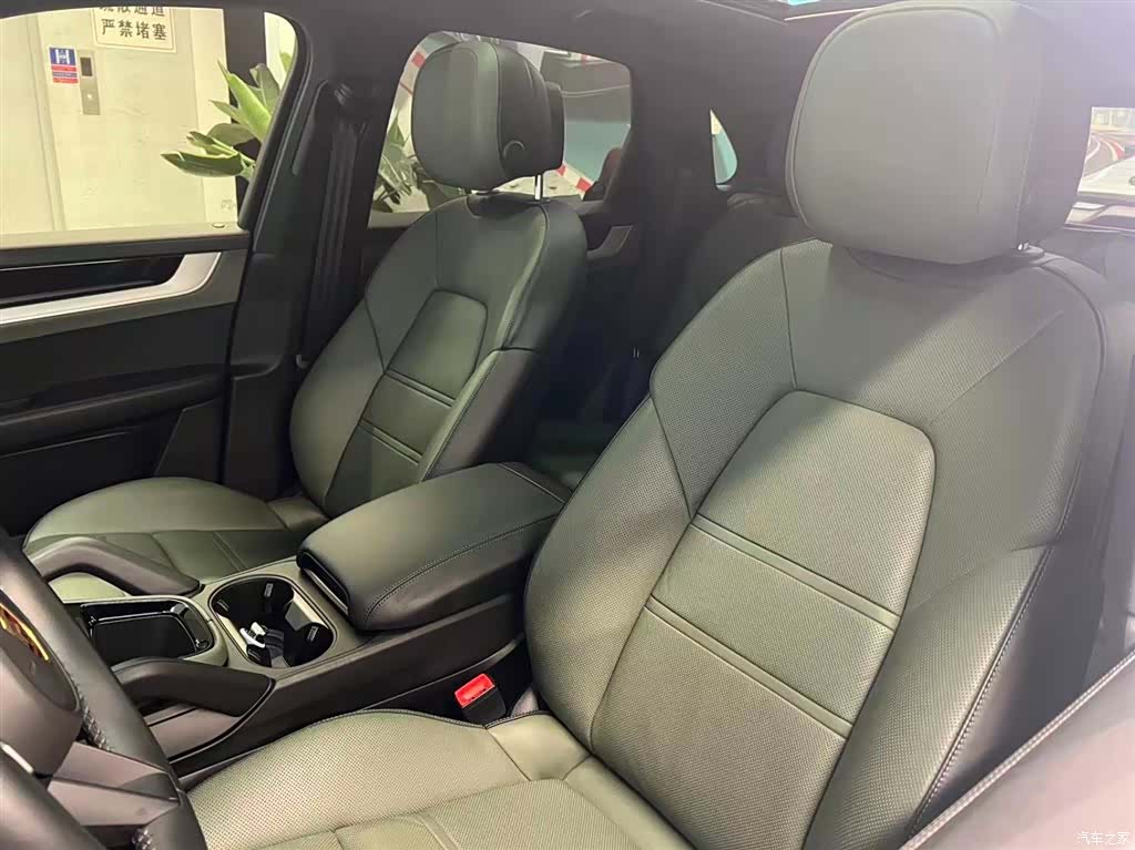 Porsche Cayenne, 2024 11
