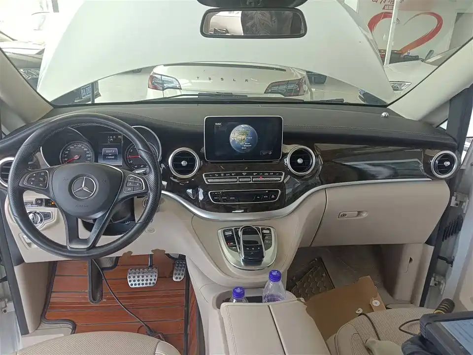 Mercedes-Benz V-class Mercedes-Benz V-class