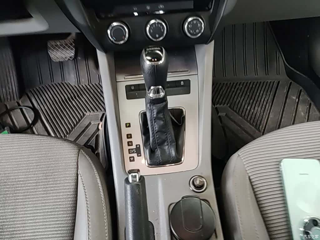 Skoda Octavia, 2015 10