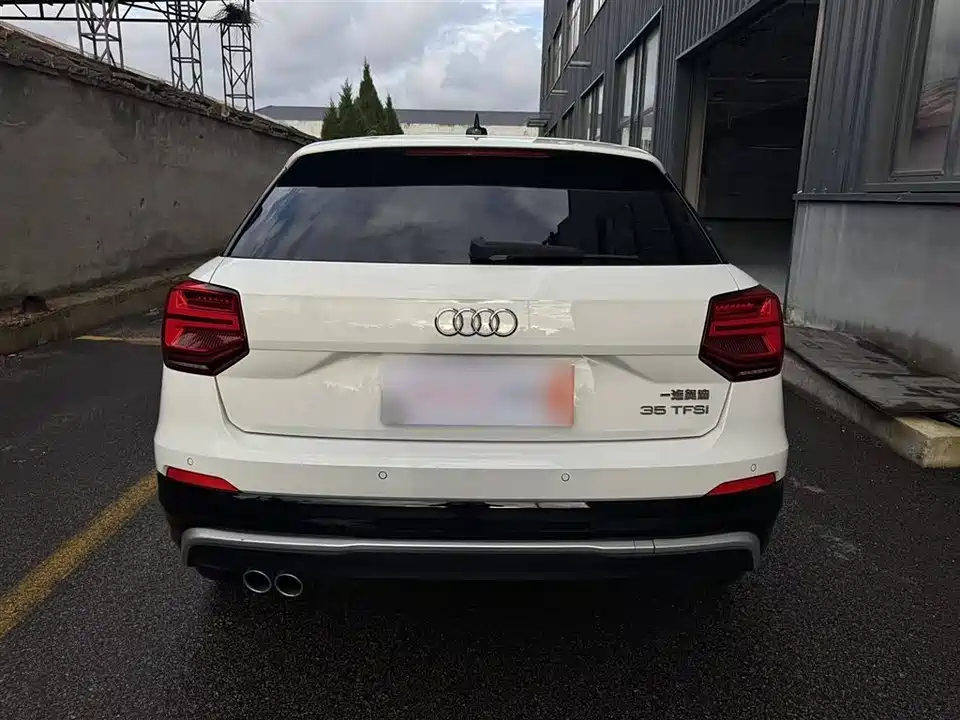 Audi Q2L