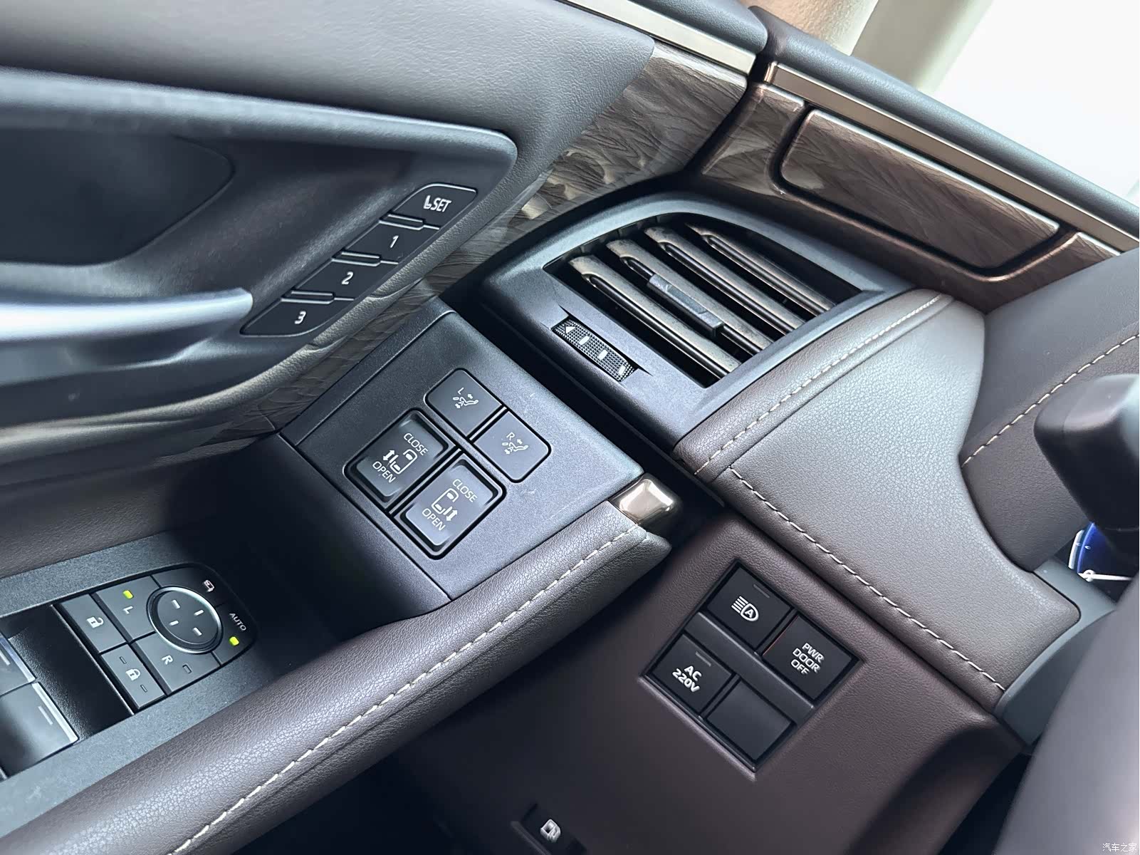 Toyota Vellfire, 2024 все фото