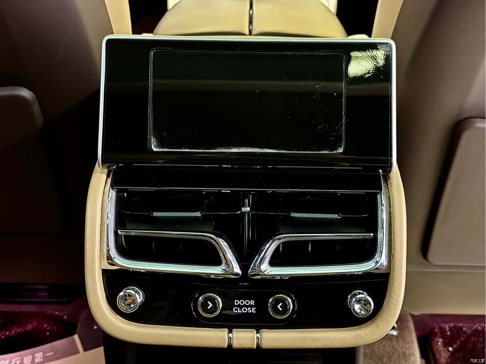 Bentley Bentayga, 2023 28