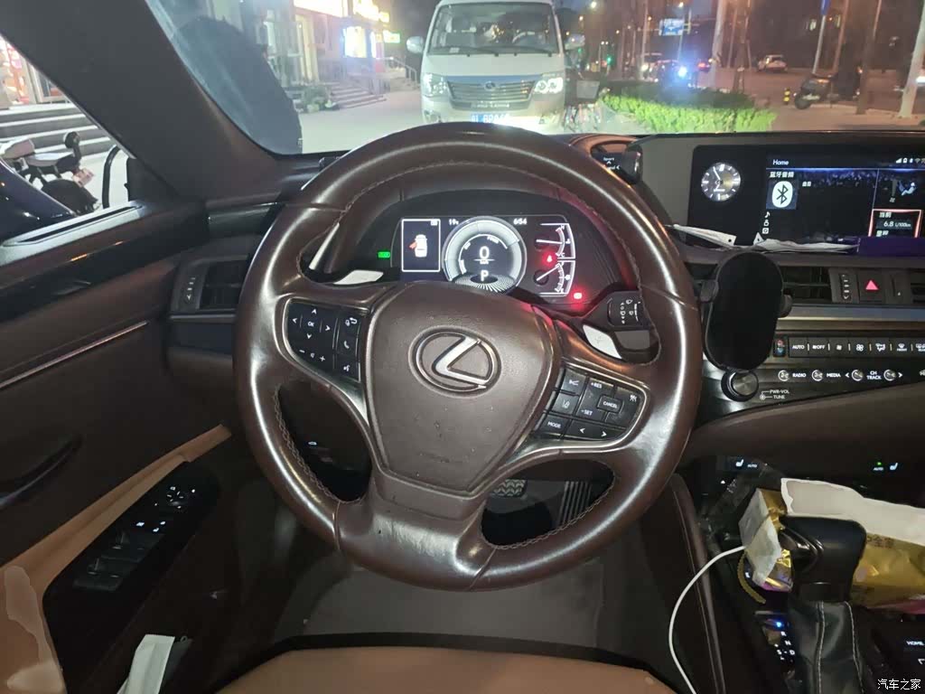 Lexus ES, 2019 3