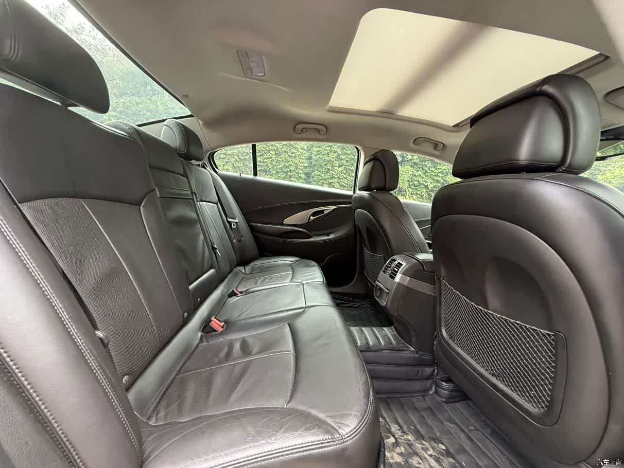 Buick LaCrosse, 2011 8