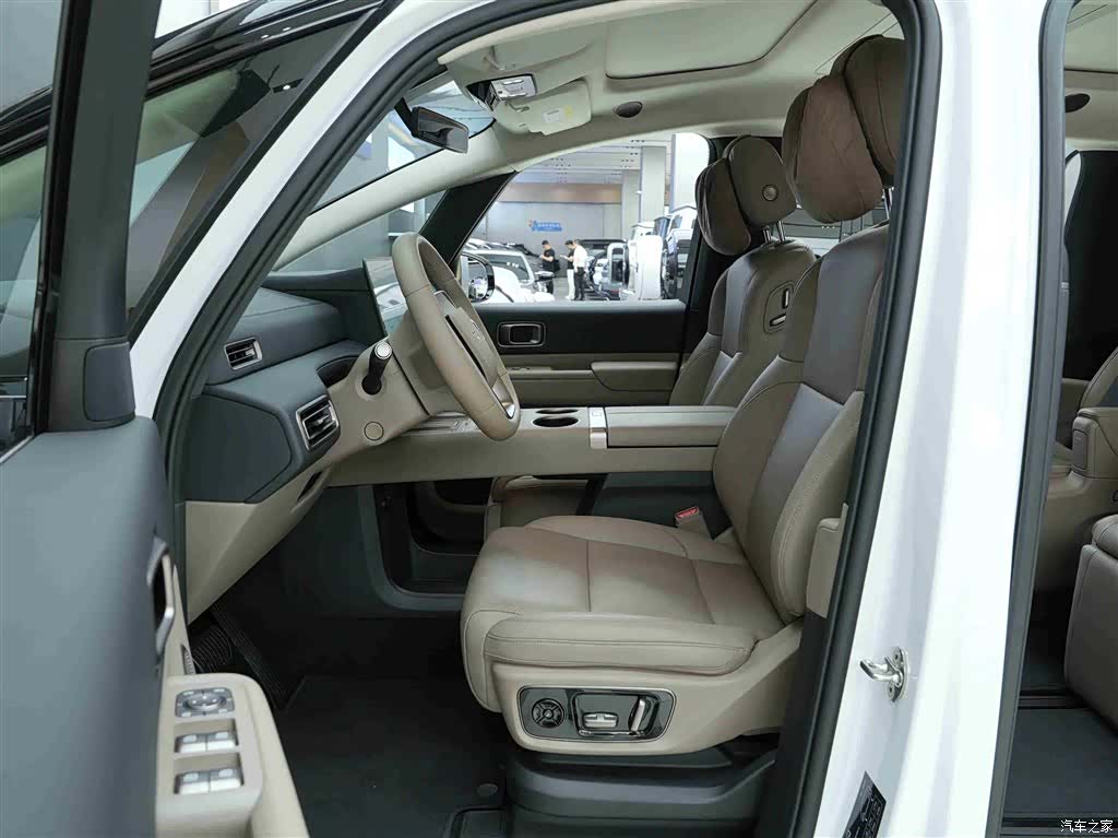 Li Auto MEGA, 2025 12