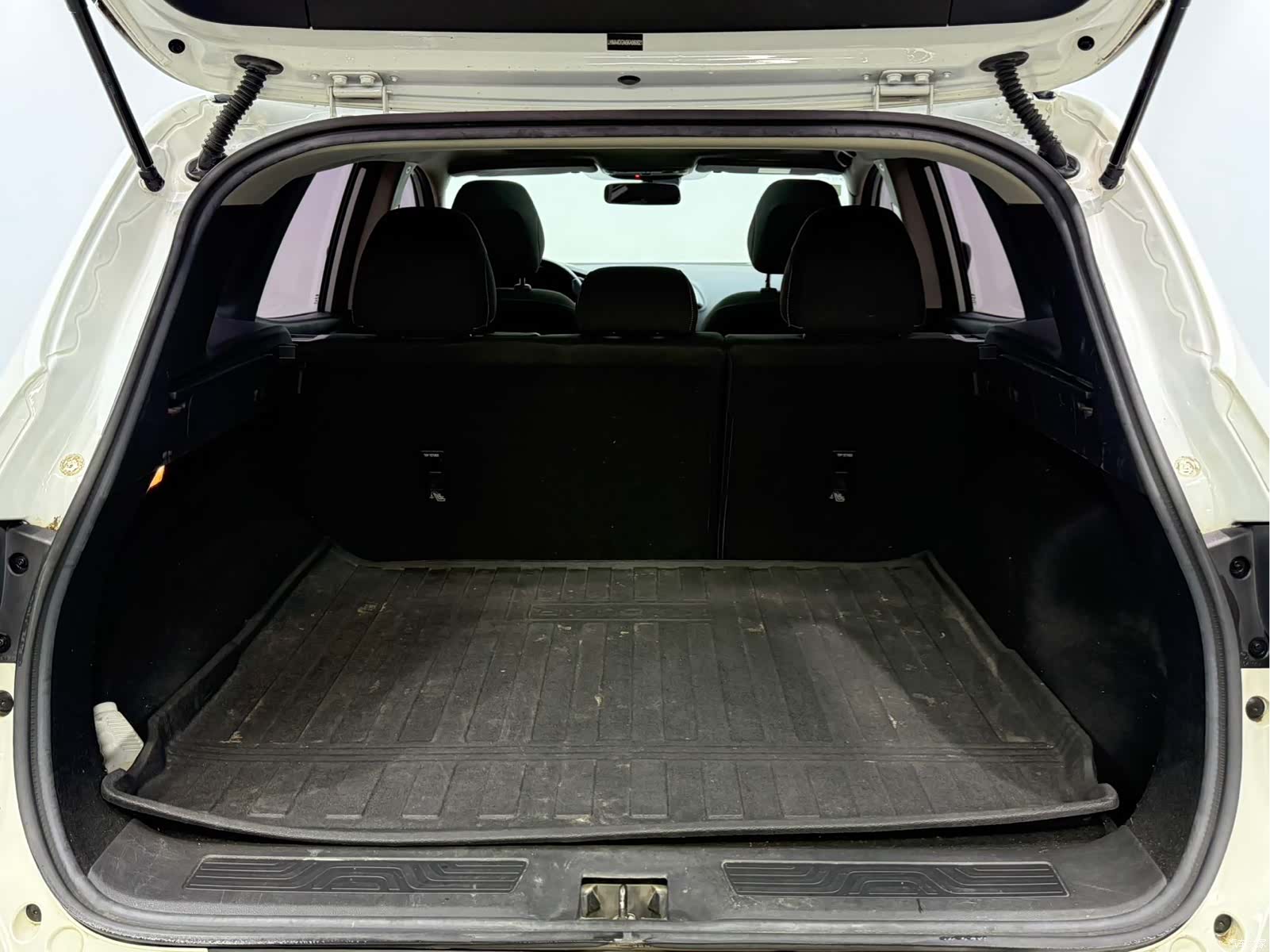 DongFeng SCe200, 2019 14