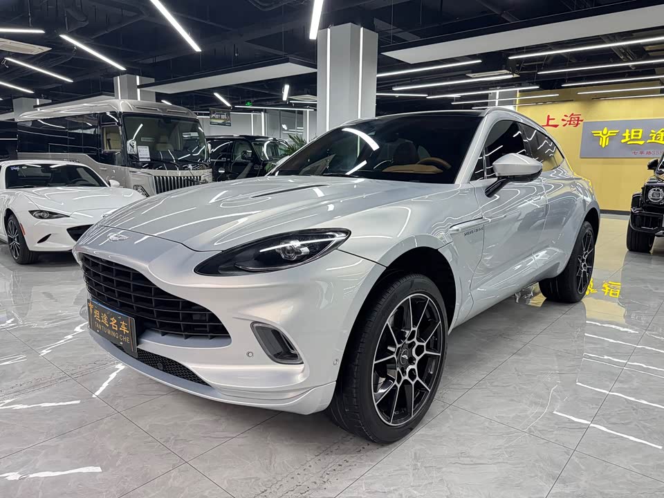 Aston Martin DBX