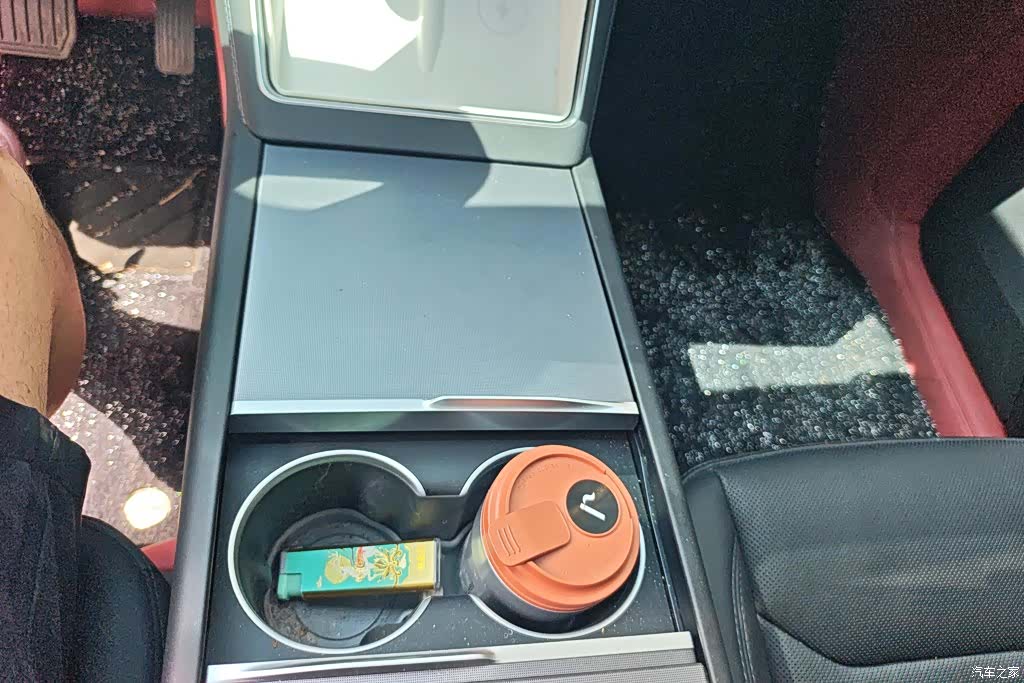 Tesla Model Y, 2025 16