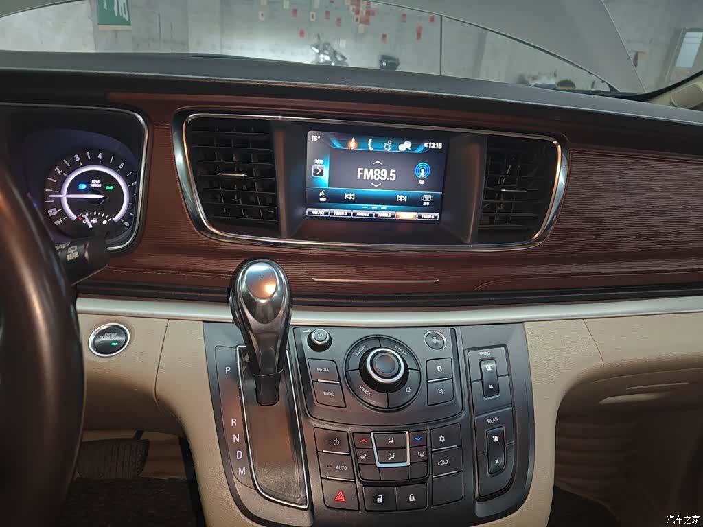 Buick GL8, 2018 9