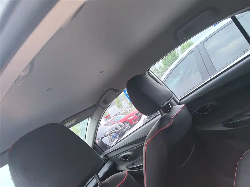 Toyota YARiS L to enjoy