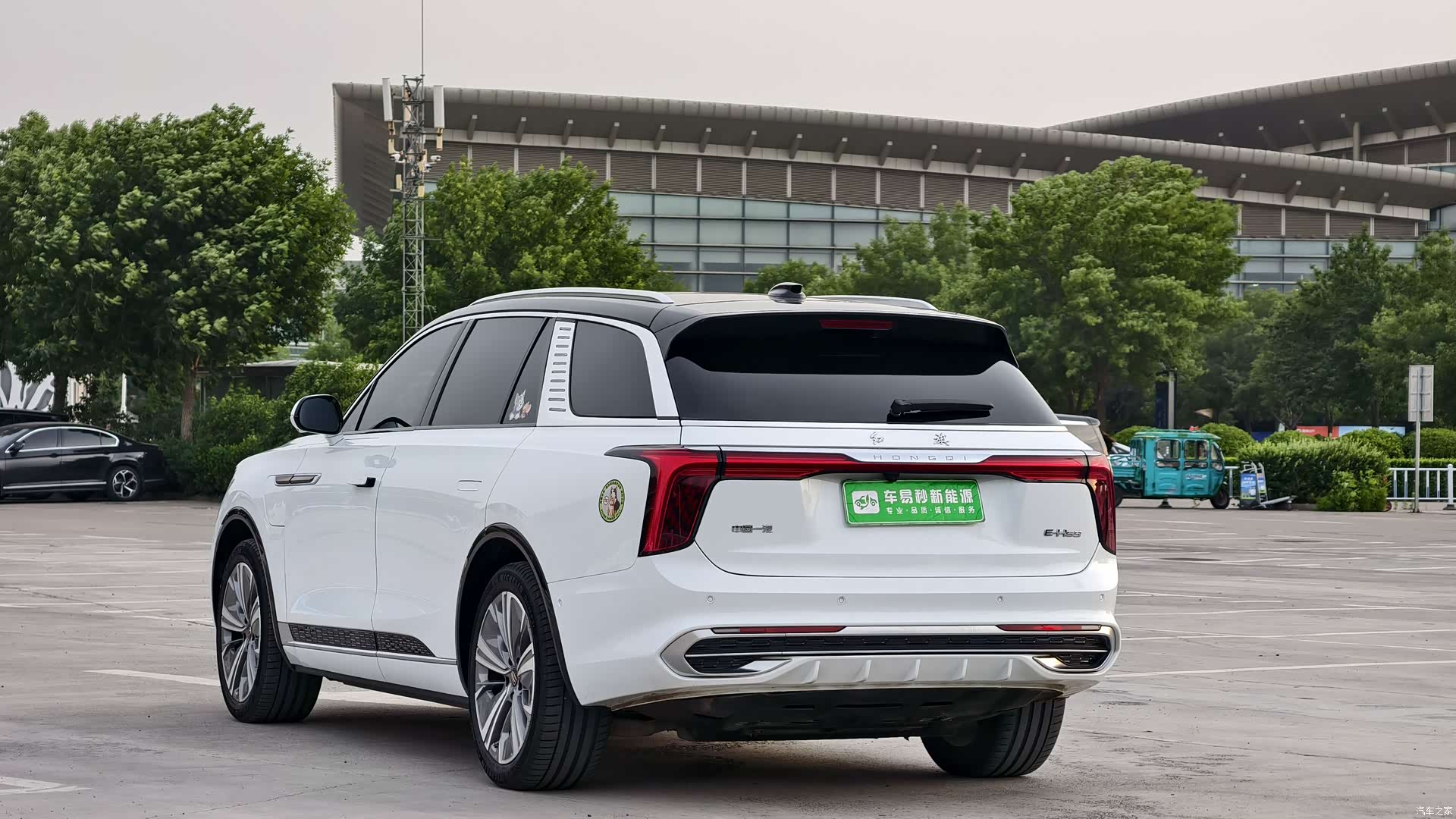Hongqi E-HS9, 2022 4