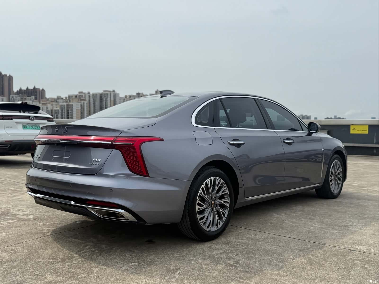 Hongqi H5, 2022 13