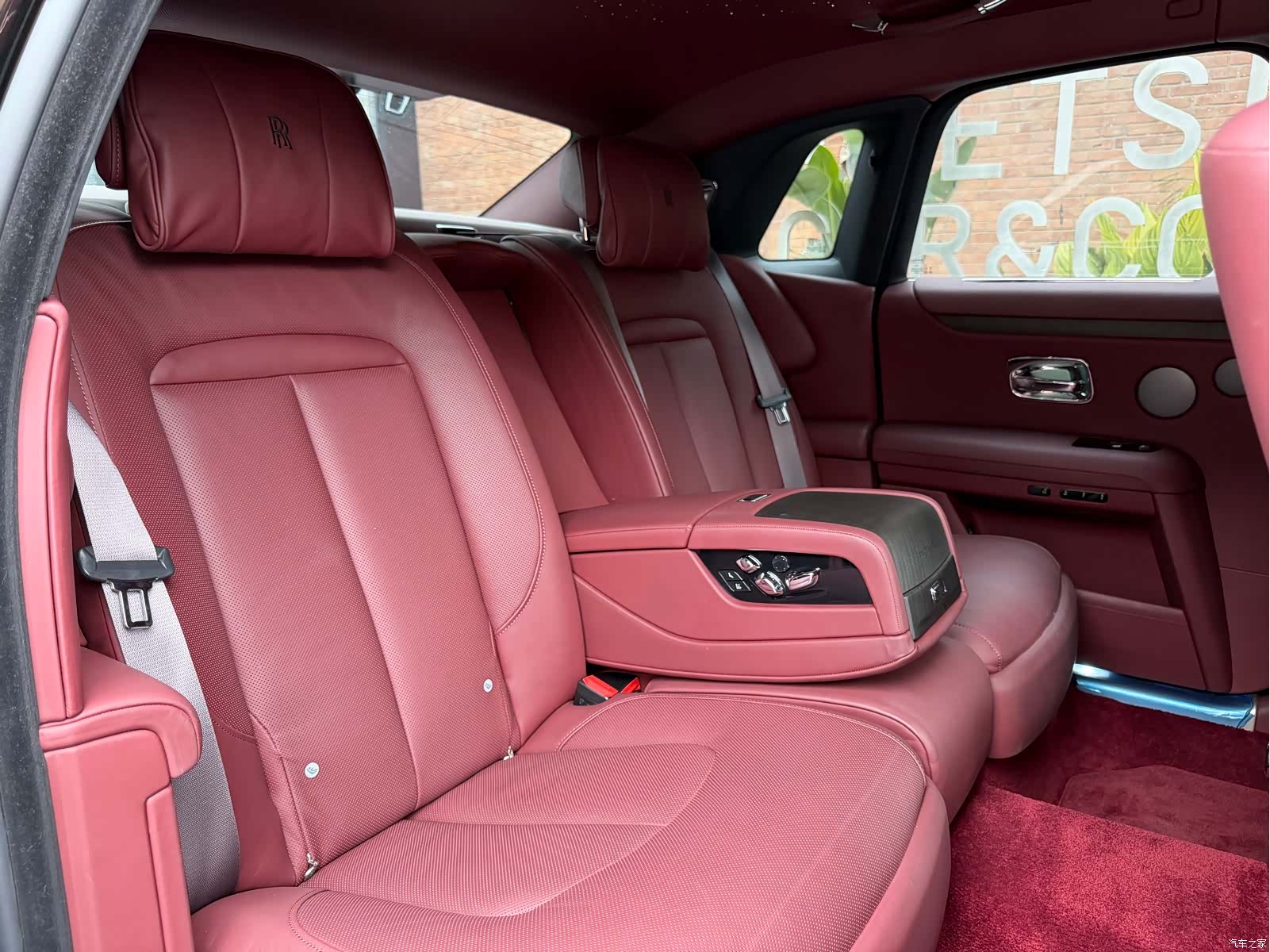 Rolls-Royce Ghost, 2022 12