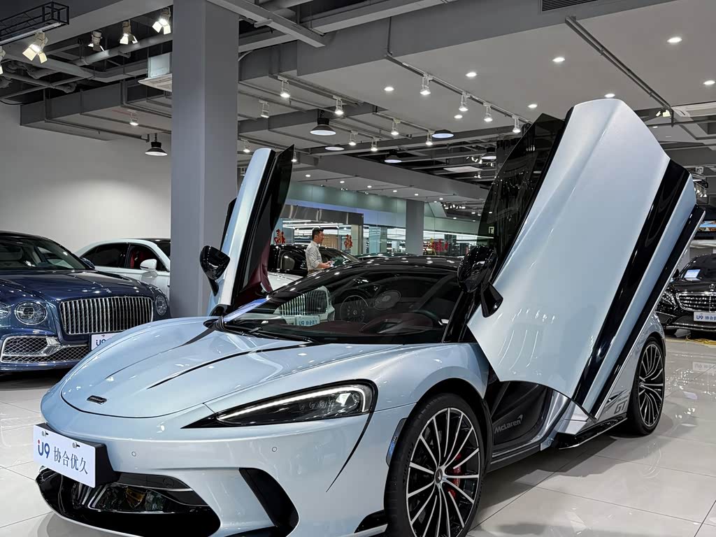 McLaren GT