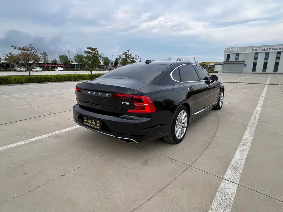 Volvo S90
