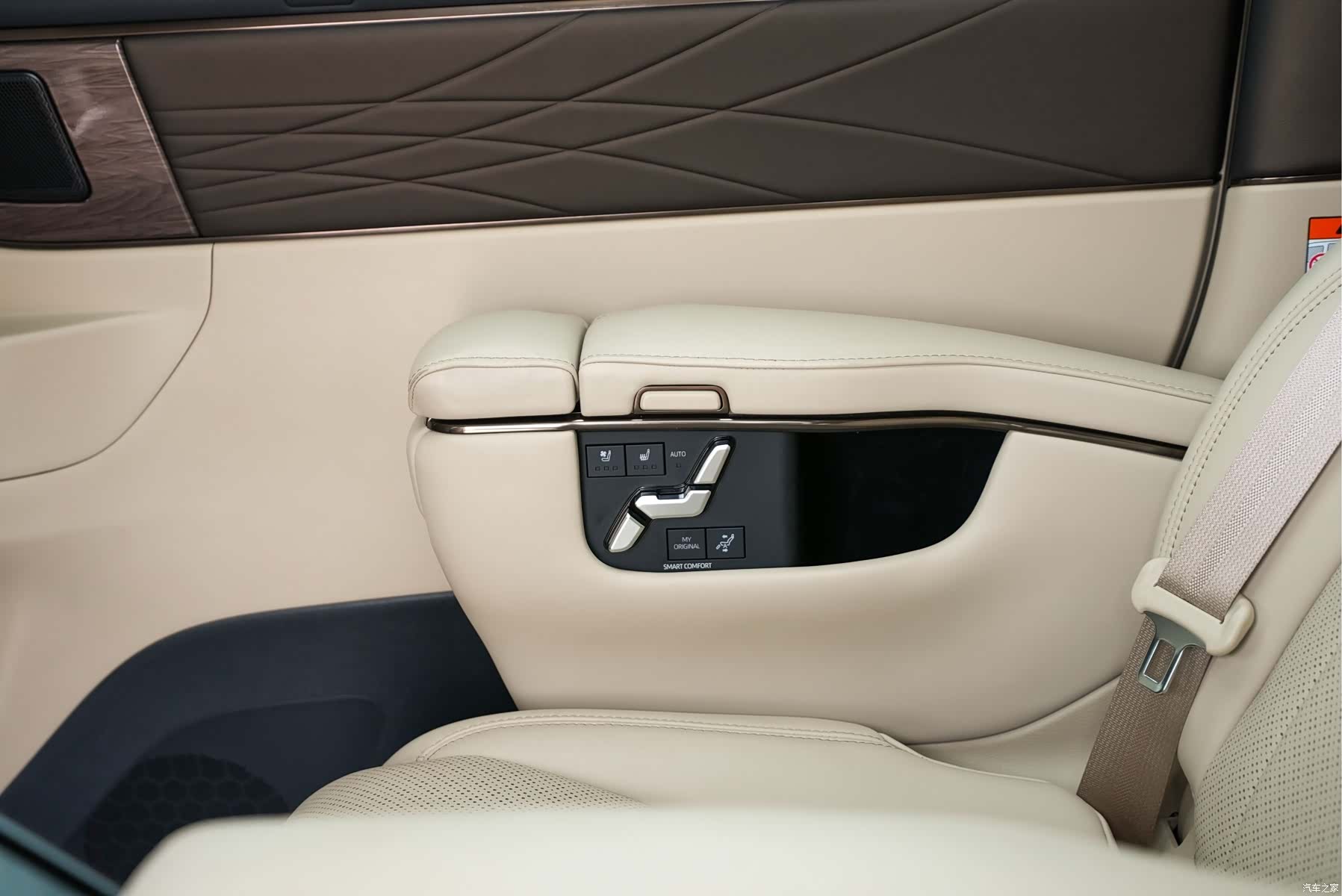 Toyota Alphard, 2023 21