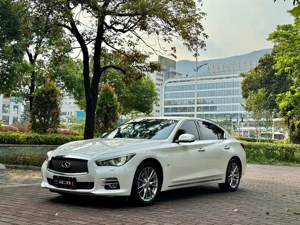 Infiniti Q50L