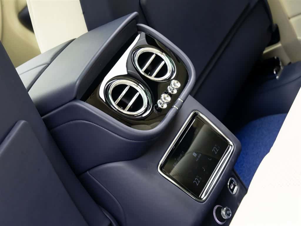 Bentley Bentayga, 2026 14