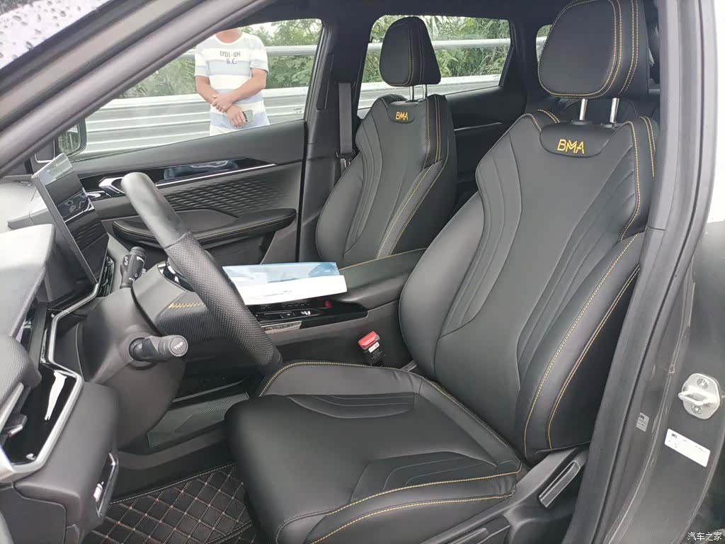 Geely Coolray, 2025 11