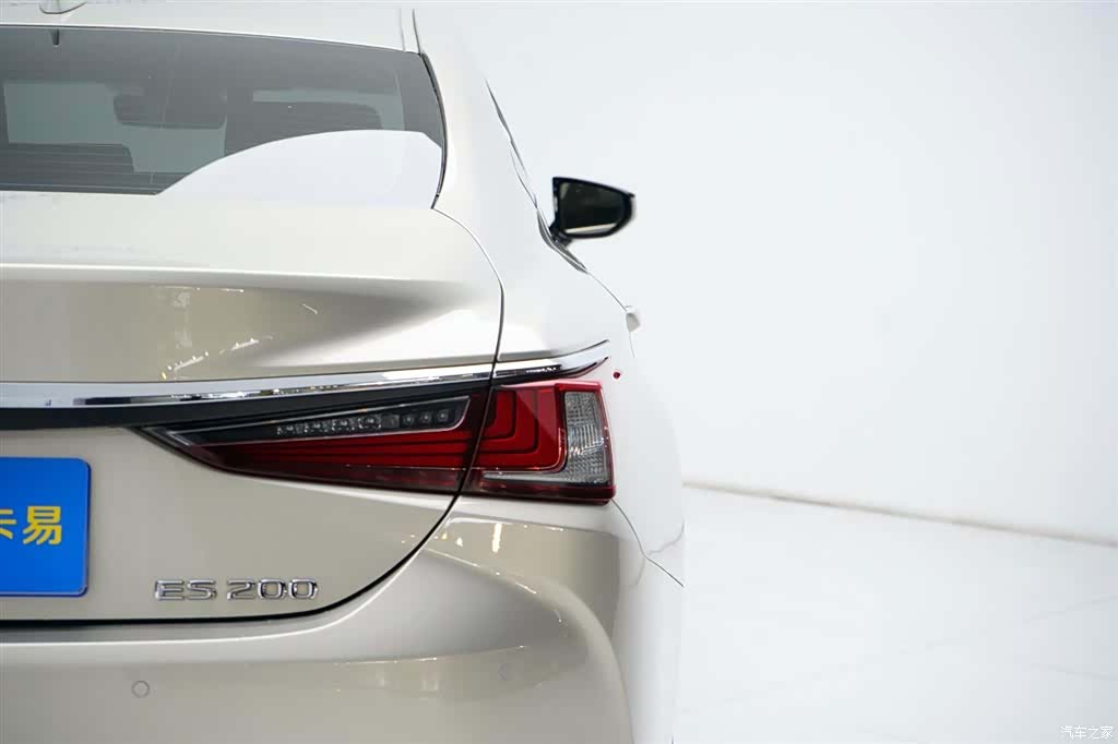 Lexus ES, 2018 18