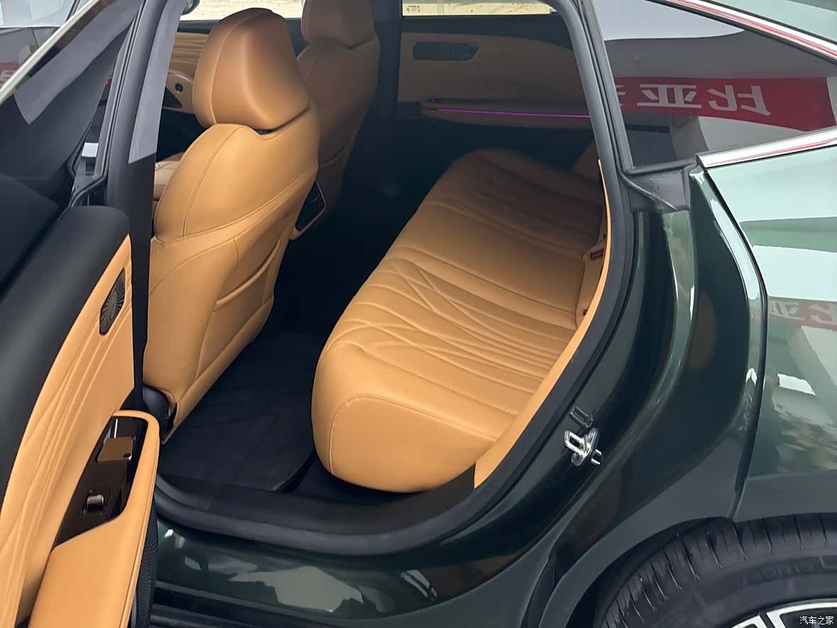 Geely 8, 2025 11