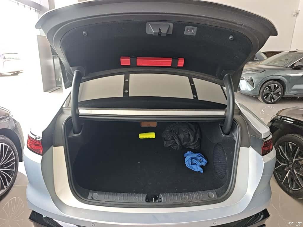 BYD Han, 2025 19