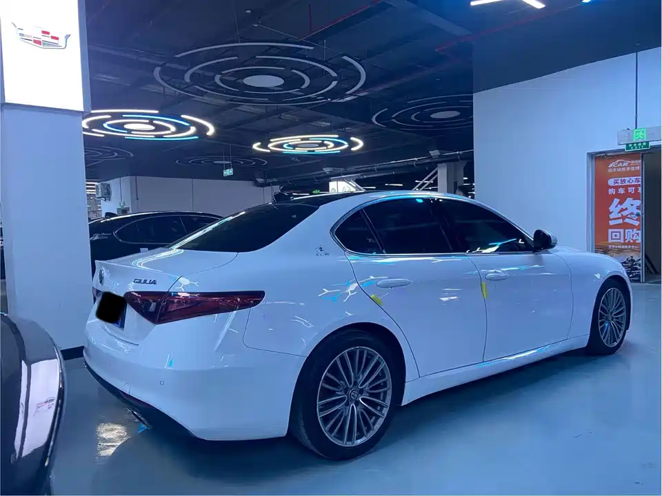 Alfa Romeo Giulia Alfa Romeo Giulia