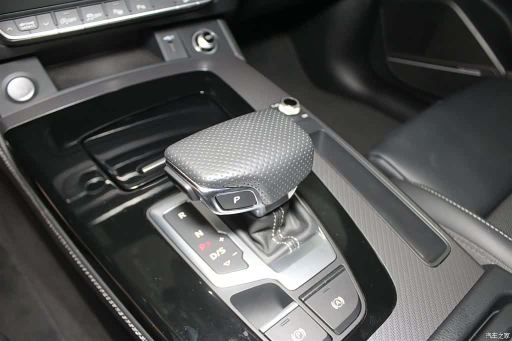 Audi Q5L, 2025 12