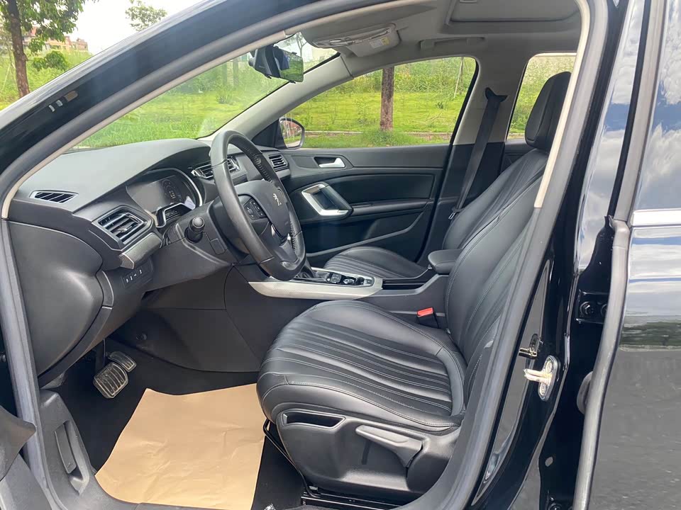 Peugeot 408