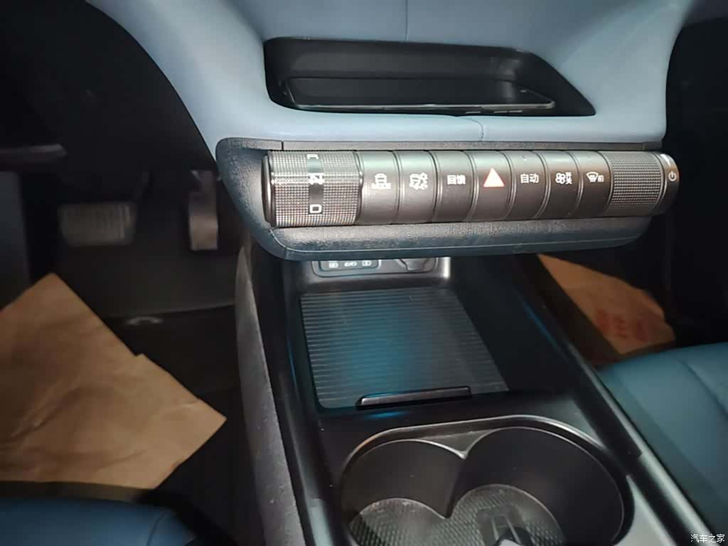 BYD Dolphin, 2023 13