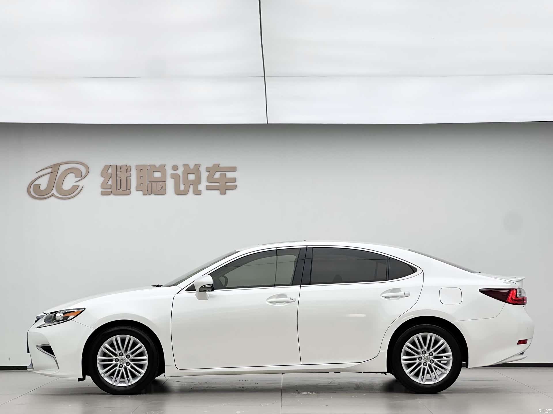 Lexus ES, 2016 все фото