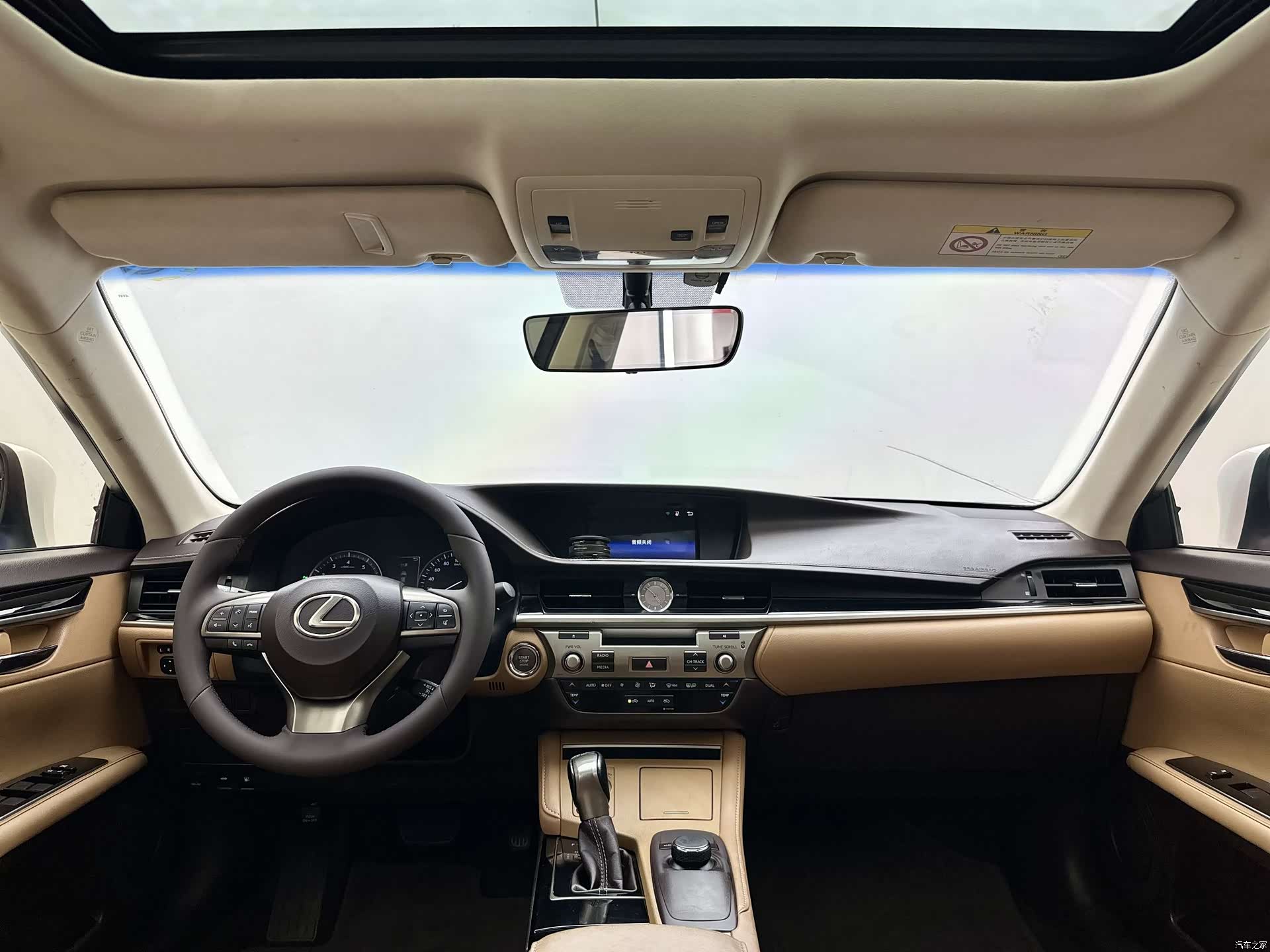 Lexus ES, 2016 10